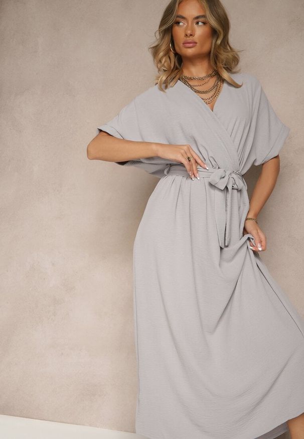 Renee - Szara Rozkloszowana Sukienka z Bawełną i Paskiem Lunapinia. Okazja: na co dzień. Kolor: szary. Materiał: bawełna. Styl: casual