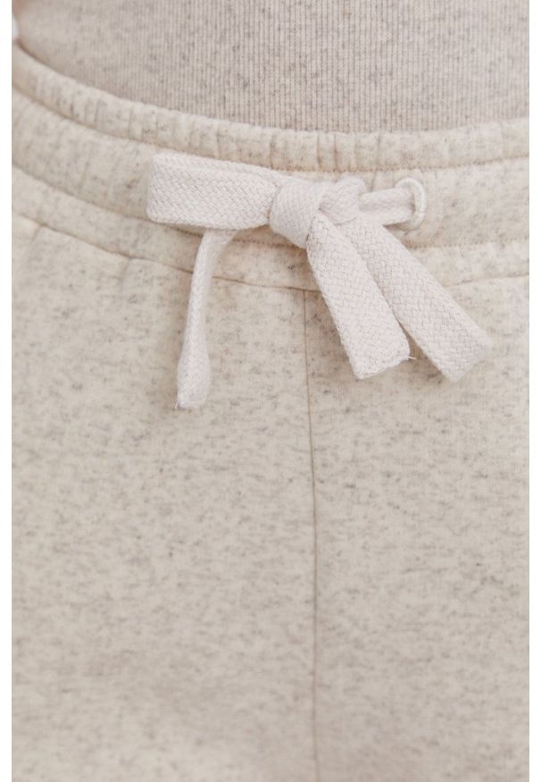 Answear Lab - answear.LAB X Paulina Krupińska Szorty z certyfikatem OEKO-TEX kolekcja limitowana Ethical Wardrobe. Kolor: beżowy. Materiał: włókno, dzianina, dresówka, materiał. Styl: wakacyjny