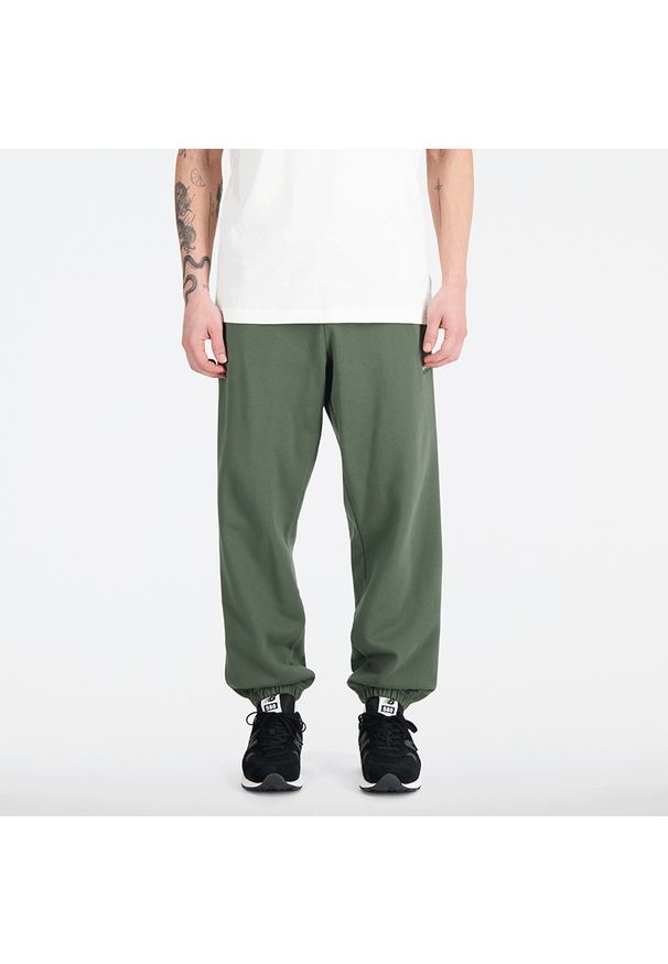 Spodnie męskie New Balance MP31503DON – zielone. Kolor: zielony. Materiał: materiał, bawełna, dresówka