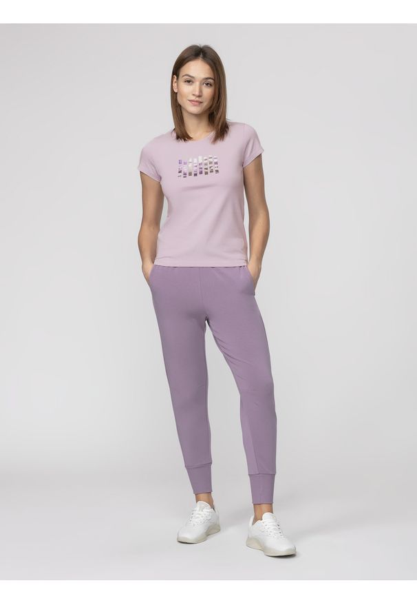 4f - Spodnie dresowe damskie. Kolor: fioletowy. Materiał: dresówka