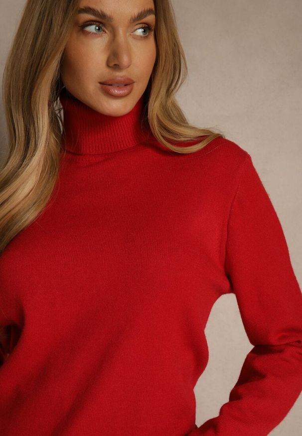 Renee - Czerwony Casualowy Golf z Bawełną i Wełną Reillisa. Okazja: na co dzień. Typ kołnierza: golf. Kolor: czerwony. Materiał: wełna, bawełna. Styl: casual