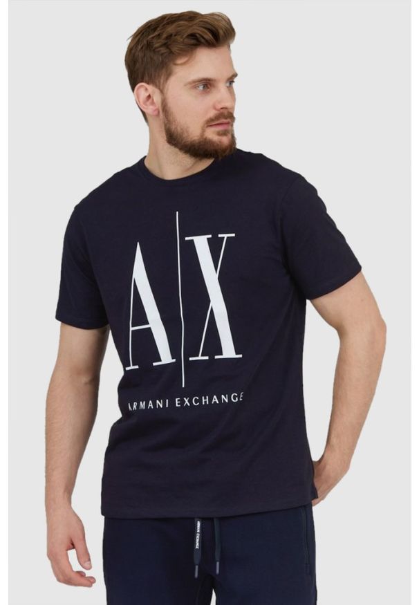 Armani Exchange - ARMANI EXCHANGE Granatowy t-shirt męski z dużym logo, Rozmiar M. Kolor: niebieski. Materiał: prążkowany