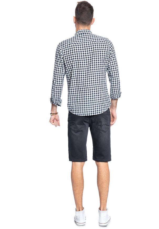 Mustang - SPODENKI JEANSOWE MĘSKIE MUSTANG Chicago Short 1010193 4000 881. Materiał: jeans
