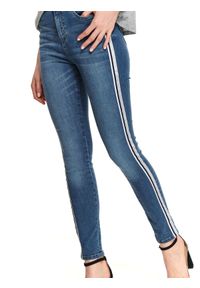 TOP SECRET - Spodnie jeansowe skinny z ozdobną taśmą. Kolor: niebieski. Materiał: jeans. Wzór: aplikacja. Sezon: jesień. Styl: elegancki #7