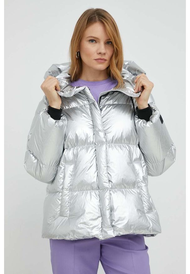 Weekend Max Mara kurtka puchowa damska kolor srebrny zimowa. Okazja: na co dzień. Kolor: srebrny. Materiał: puch. Sezon: zima. Styl: casual