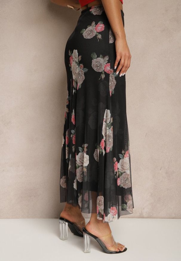 Renee - Czarna Spódnica w Kwiatowy Wzór o Rozkloszowanym Kroju Efrirene. Okazja: na co dzień. Kolor: czarny. Wzór: kwiaty. Styl: casual, elegancki