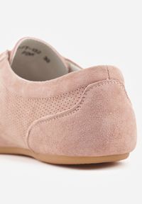 Renee - Różowe Minimalistyczne Sneakersy Zamszowe ze Skórzaną Wkładką i Perforacją Zaehlisa. Okazja: na co dzień. Kolor: różowy. Materiał: skóra, zamsz. Szerokość cholewki: normalna #7