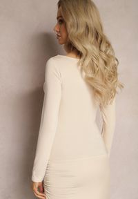 Renee - Jasnobeżowa Bluzka z Drapowaniem z Przodu Arnille. Okazja: na co dzień. Kolor: beżowy. Styl: casual #3
