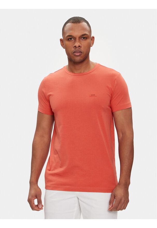 Calvin Klein T-Shirt K10K112724 Czerwony Slim Fit. Kolor: czerwony. Materiał: bawełna