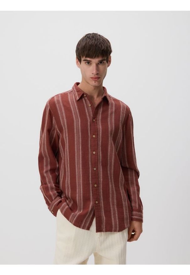 Reserved - Bawełniana koszula regular fit - karminowy. Kolor: czerwony. Materiał: bawełna