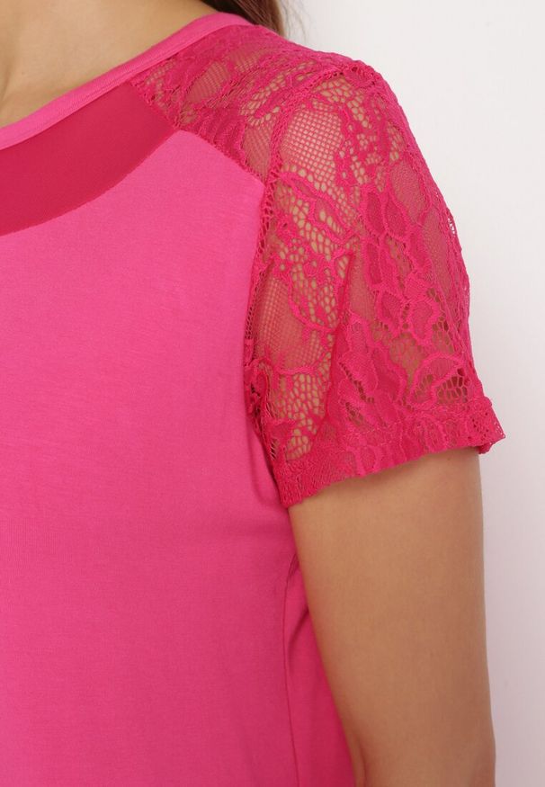 Born2be - Różowa Wiskozowa Bluzka z Siateczką i Koronką Gracina. Kolor: różowy. Materiał: wiskoza, koronka. Wzór: koronka