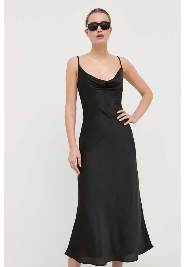 Guess sukienka kolor czarny maxi prosta. Okazja: na co dzień. Kolor: czarny. Długość rękawa: na ramiączkach. Typ sukienki: proste. Styl: casual. Długość: maxi