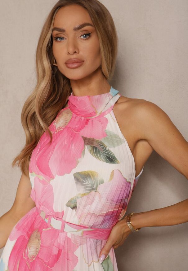 Renee - Różowa Plisowana Sukienka z Wiązaniem i Paskiem z Klamrą Nitolia. Okazja: na co dzień. Kolor: różowy. Typ sukienki: rozkloszowane. Styl: casual, klasyczny