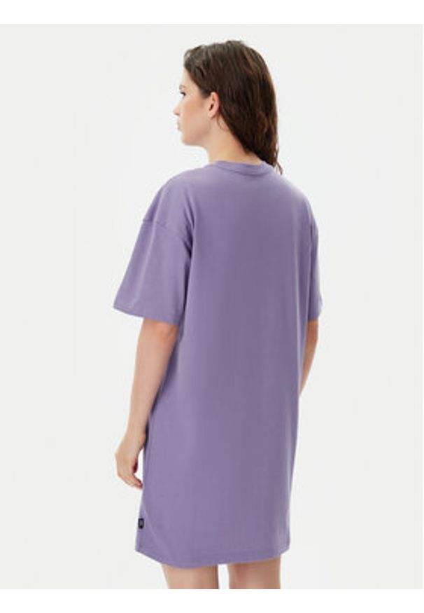 Vans Sukienka codzienna Center Vee VN0A4RU2 Fioletowy Oversize. Okazja: na co dzień. Kolor: fioletowy. Materiał: bawełna. Typ sukienki: proste, oversize. Styl: casual
