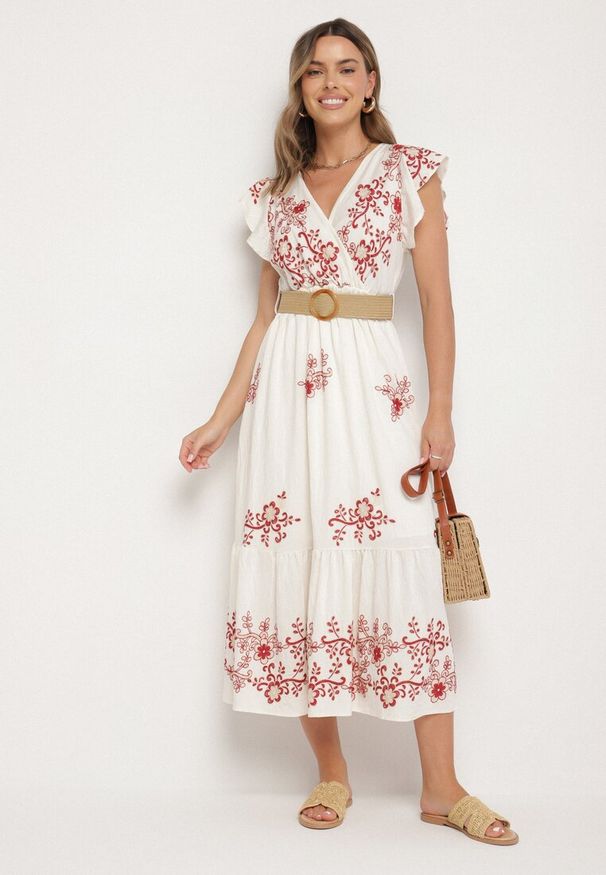 Born2be - Biało-Czerwona Wiskozowa Sukienka z Kopertowym Dekoltem i Paskiem Nilazea. Okazja: na co dzień. Kolor: biały. Materiał: wiskoza. Typ sukienki: kopertowe. Styl: boho, elegancki, casual