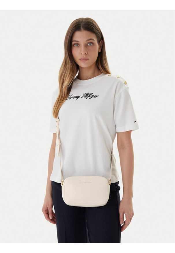 TOMMY HILFIGER - Tommy Hilfiger Torebka Th Logo Camera Bag AW0AW18115 Écru. Materiał: skórzane