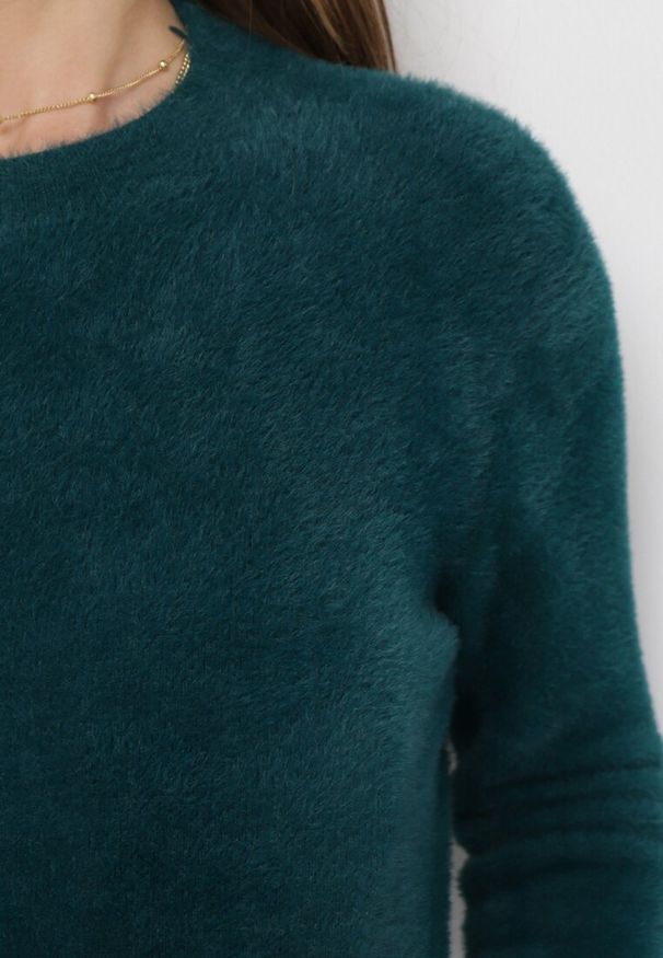 Born2be - Ciemnozielony Puchaty Sweter Wełniany Helmintts. Kolor: zielony. Materiał: wełna. Długość rękawa: długi rękaw. Długość: długie