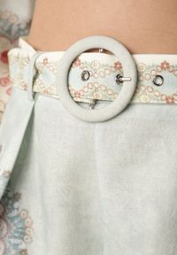 Born2be - Zielone Letnie Szorty w Stylu Boho z Kwiatowym Motywem i Paskiem Sharoria. Okazja: na co dzień. Kolor: zielony. Długość: długie. Wzór: kwiaty. Sezon: lato. Styl: boho #4