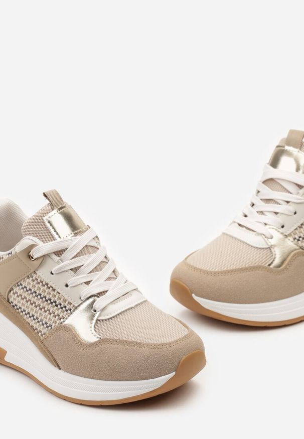 Born2be - Ciemnobeżowe Sznurowane Sneakersy na Niskim Koturnie Xanthema. Nosek buta: okrągły. Zapięcie: sznurówki. Kolor: beżowy. Materiał: materiał. Obcas: na koturnie. Wysokość obcasa: niski