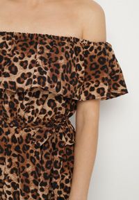 Born2be - Brązowa Sukienka Hiszpanka w Panterkę o Rozkloszowanym Kroju z Gumką w Talii Giterta. Okazja: na co dzień. Typ kołnierza: dekolt hiszpanka. Kolor: brązowy. Wzór: motyw zwierzęcy. Typ sukienki: rozkloszowane. Styl: casual, elegancki #2