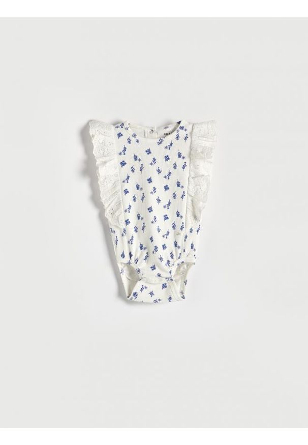 Reserved - Body z falbanami - złamana biel. Materiał: bawełna, włókno, dzianina