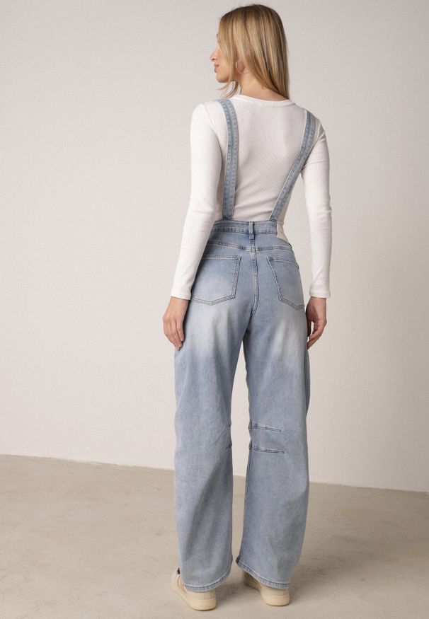 Born2be - Niebieskie Jeansy Ogrodniczki z Bawełną o Kroju Balloon Rivaras. Okazja: na spacer, na co dzień. Stan: podwyższony. Kolor: niebieski. Styl: casual, klasyczny