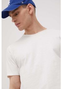 Jack & Jones t-shirt bawełniany kolor biały gładki. Okazja: na co dzień. Kolor: biały. Materiał: bawełna. Wzór: gładki. Styl: casual