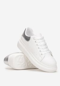 Born2be - Biało Srebrne Sneakersy z Ozdobnym Zapiętkiem Erita. Kolor: biały