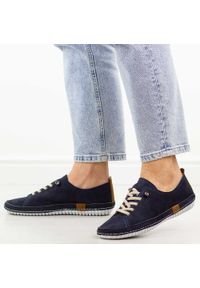 Granatowe skórzane półbuty damskie T.Sokolski 2948. Okazja: na co dzień. Nosek buta: okrągły. Kolor: niebieski. Materiał: skóra, nubuk. Szerokość cholewki: normalna. Sezon: wiosna, jesień, lato. Styl: casual, elegancki, klasyczny #1