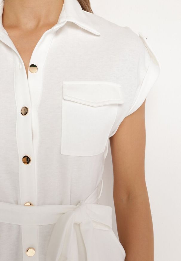 Born2be - Biała Sukienka Koszulowa Phinitrite. Okazja: na co dzień. Kolor: biały. Wzór: aplikacja. Typ sukienki: koszulowe. Materiał: materiał. Długość rękawa: krótki rękaw. Sezon: lato. Styl: casual. Długość: midi