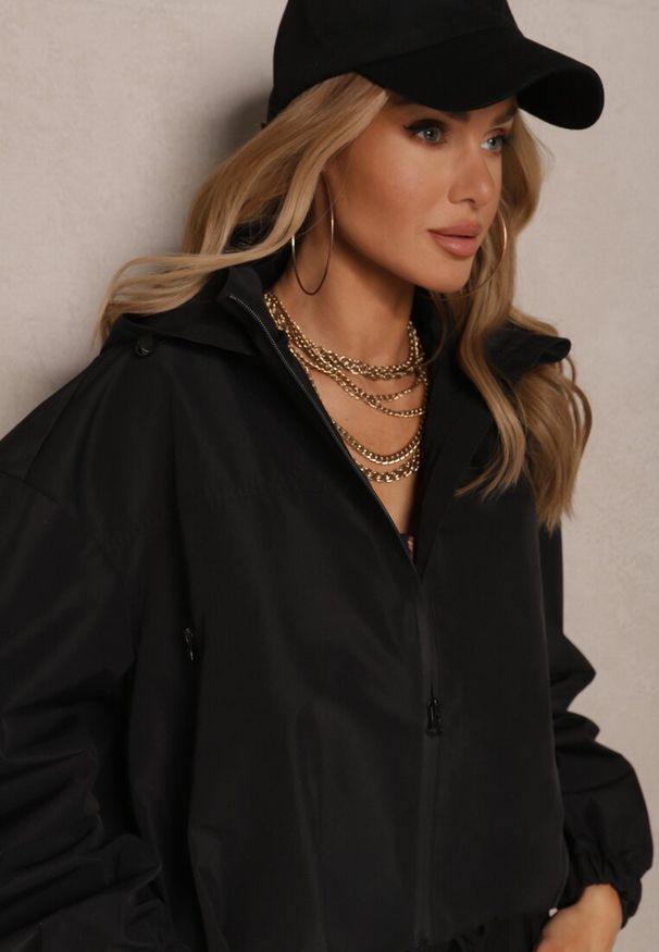 Renee - Czarna Kurtka w Stylu Streetwear z Kapturem Oversize Nativiona. Okazja: na co dzień. Typ kołnierza: kaptur. Kolor: czarny. Materiał: jeans. Styl: casual