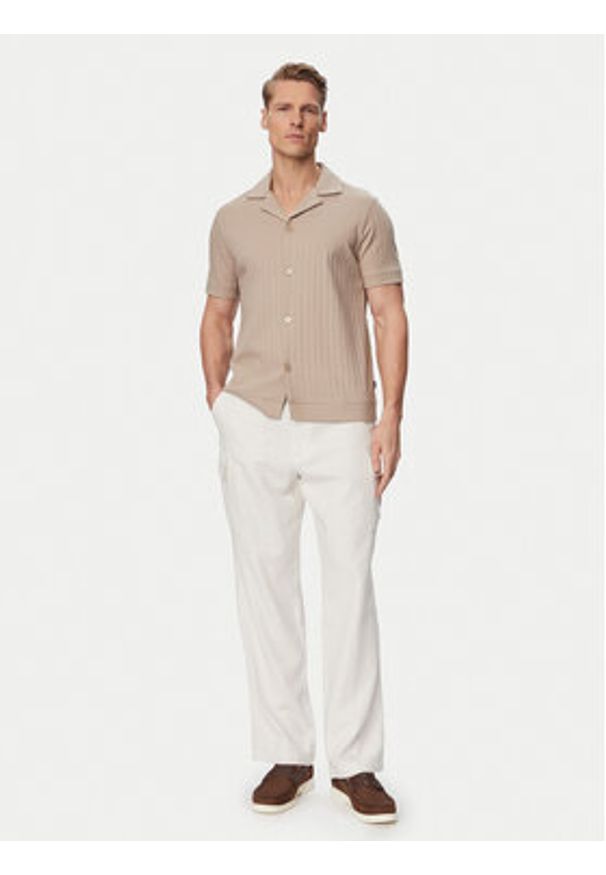 Calvin Klein Jeans Spodnie cargo LV04RF611G Beżowy jasny Relaxed Fit. Kolor: beżowy. Materiał: bawełna