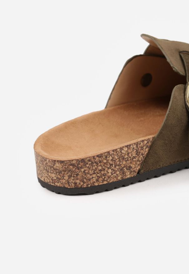 Born2be - Zielone Klapki w Stylu Chodaków na Korkowej Podeszwie z Klamrą Saleilla. Okazja: na co dzień. Kolor: zielony. Materiał: jeans. Sezon: lato. Styl: klasyczny, casual