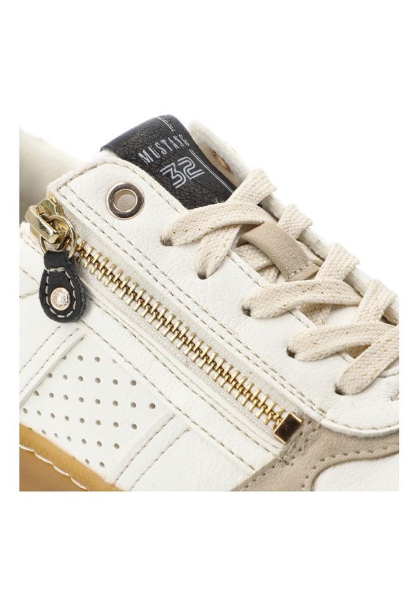 Sneakersy damskie Mustang, cholewka ze skóry ekologicznej perforowane panele boczny zamek sznurowanie elastyczna podeszwa zapewniająca komfort codzie. Okazja: na spacer, na co dzień. Zapięcie: sznurówki. Kolor: biały. Materiał: skóra ekologiczna. Szerokość cholewki: normalna. Sport: turystyka piesza