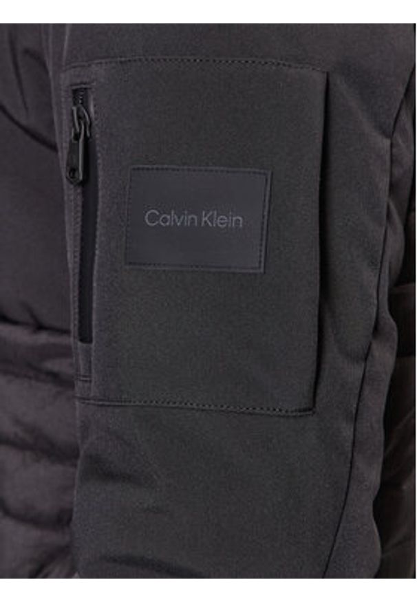 Calvin Klein Kurtka bomber K10K111802 Czarny Regular Fit. Kolor: czarny. Materiał: syntetyk