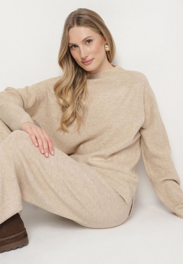 Born2be - Jasnobeżowy Dzianinowy Komplet z Wełną Spodnie i Sweter Tesira. Kolor: beżowy. Materiał: wełna, dzianina