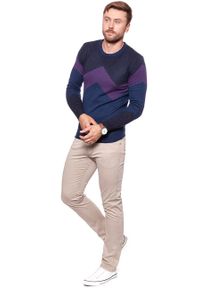 Wrangler - MĘSKI SWETER WRANGLER W CREW KNIT NAVY W8640P335. Kolor: niebieski. Wzór: geometria #5