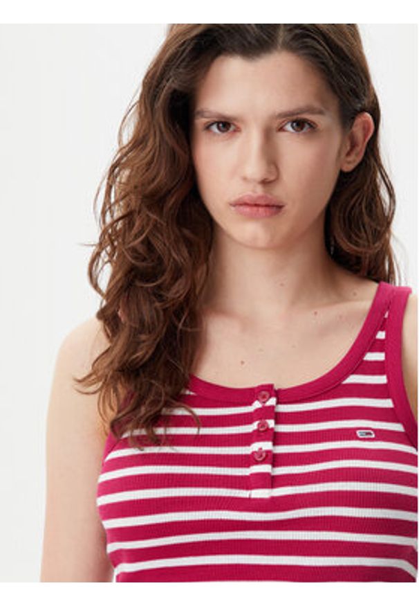 Tommy Jeans Top DW0DW19492 Czerwony Slim Fit. Kolor: czerwony. Materiał: bawełna