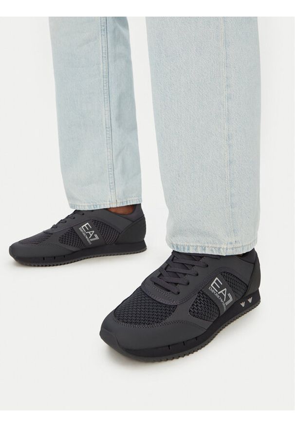 EA7 Emporio Armani Sneakersy 7X000334 AF18610 M8422 Czarny. Kolor: czarny. Materiał: skóra