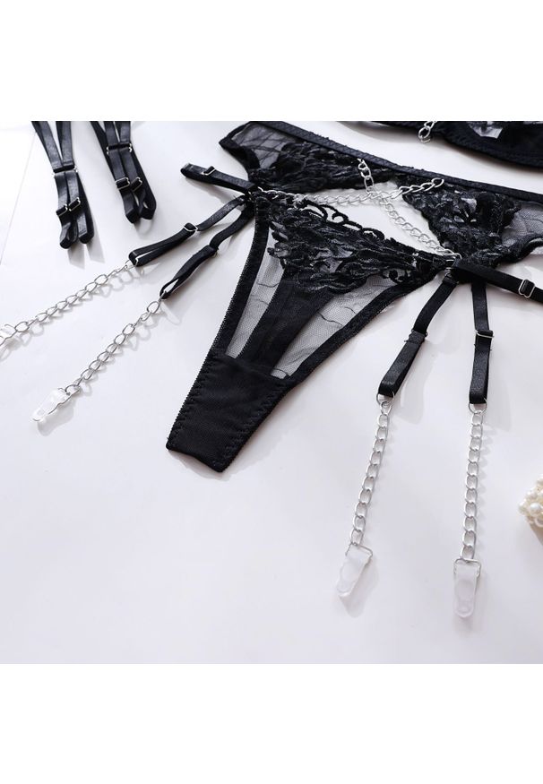 Intica - Koronkowy zestaw bielizny z finezyjnymi detalami Borjanka. Kolor: czerwony. Materiał: koronka. Wzór: aplikacja