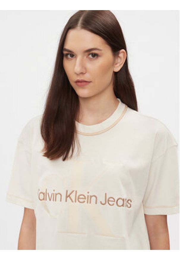 Calvin Klein Jeans T-Shirt Hero Monologo J20J222974 Écru Boyfriend Fit. Materiał: bawełna