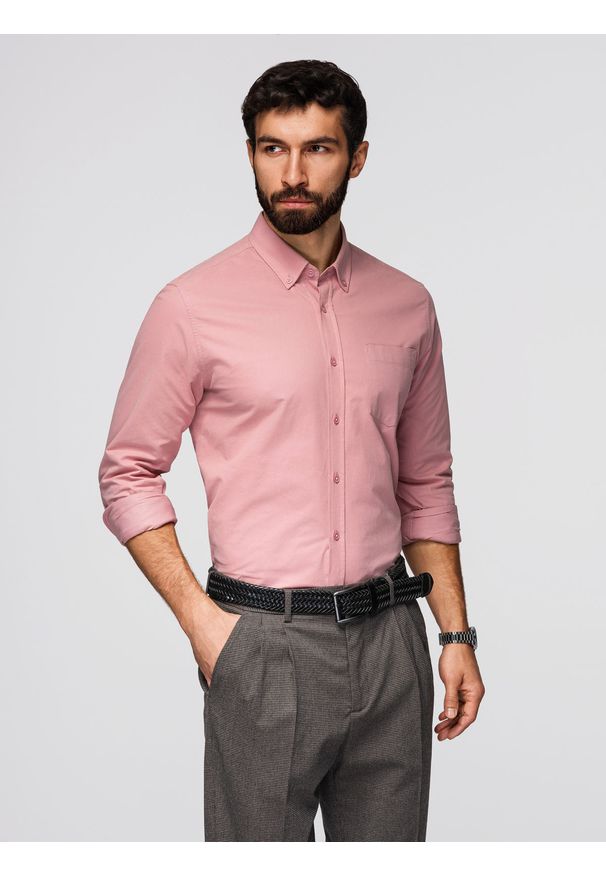 Ombre Clothing - Męska koszula bawełniana REGULAR FIT z kieszenią - różowa V3 - Rozmiar: L. Okazja: na co dzień, do pracy, na spotkanie biznesowe. Typ kołnierza: button down. Kolor: różowy. Materiał: bawełna. Długość rękawa: długi rękaw. Długość: krótkie. Sezon: lato. Styl: casual, biznesowy