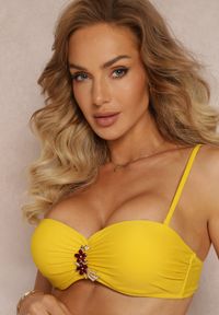 Renee - Żółte Bikini z Dekoracyjną Broszką i Efektem Push Up Dameve. Stan: podwyższony. Kolor: żółty. Wzór: aplikacja