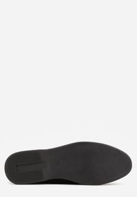 Born2be - Czarne Mokasyny z Imitacji Zamszu z Ozdobnym Przeszyciem i Zawieszką Veleyra. Okazja: na co dzień, do pracy, na spotkanie biznesowe. Kolor: czarny. Materiał: zamsz. Styl: biznesowy, klasyczny, casual #8