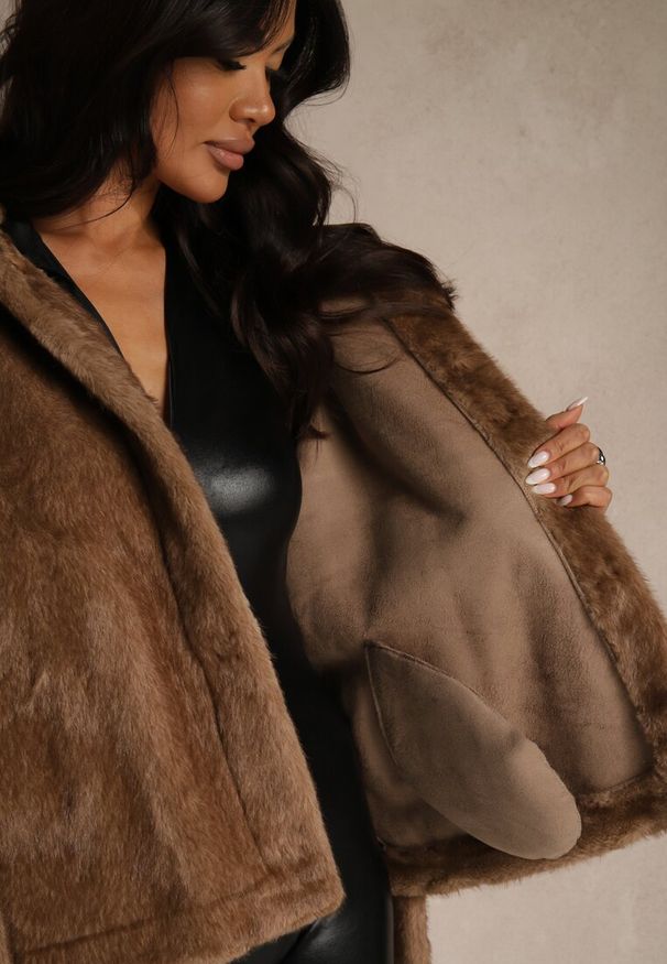 Renee - Jasnobrązowa Futerkowa Kurtka z Kapturem i Wiązanym Paskiem Zetele. Typ kołnierza: kaptur. Kolor: brązowy. Materiał: jeans, koronka