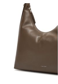 Calvin Klein Torebka Hardware Strap Hobo Shoulder Bag K60K613031 Brązowy. Kolor: brązowy. Materiał: skórzane #3