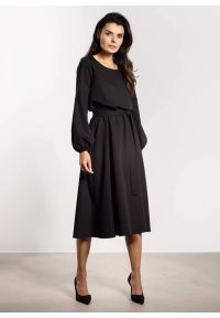 Infinite You - Elegancka sukienka rozkloszowana z długim rękawem czarna. Okazja: do pracy. Kolor: brązowy, czarny. Długość rękawa: długi rękaw. Styl: elegancki #3