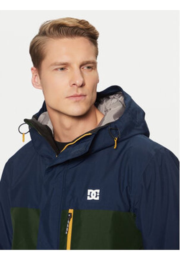 DC Kurtka snowboardowa Defiant ADYTJ03084 Granatowy Standard Fit. Kolor: niebieski. Materiał: syntetyk. Sport: snowboard