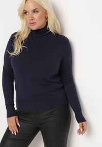 Born2be - Granatowy Sweter z Golfem Sazerna. Typ kołnierza: golf. Kolor: niebieski. Materiał: wiskoza, dzianina, tkanina. Długość rękawa: długi rękaw. Długość: długie. Wzór: gładki. Sezon: jesień, zima