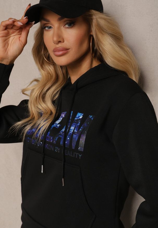 Renee - Czarny Ocieplany Komplet Dresowy Bawełniany Spodnie Joggery i Bluza Zdobiona Nadrukiem Filoira. Kolor: czarny. Materiał: dresówka, bawełna. Wzór: aplikacja, nadruk